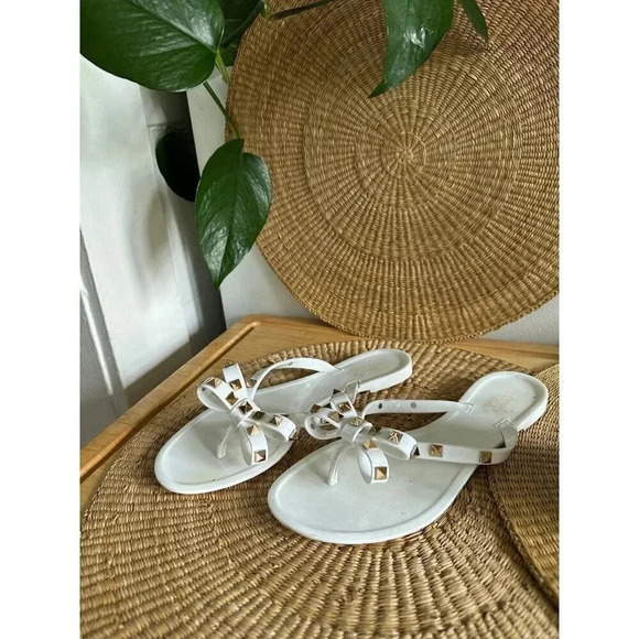 Simply Petals Shoes - Simply Petals Women’s size 7 Sandals